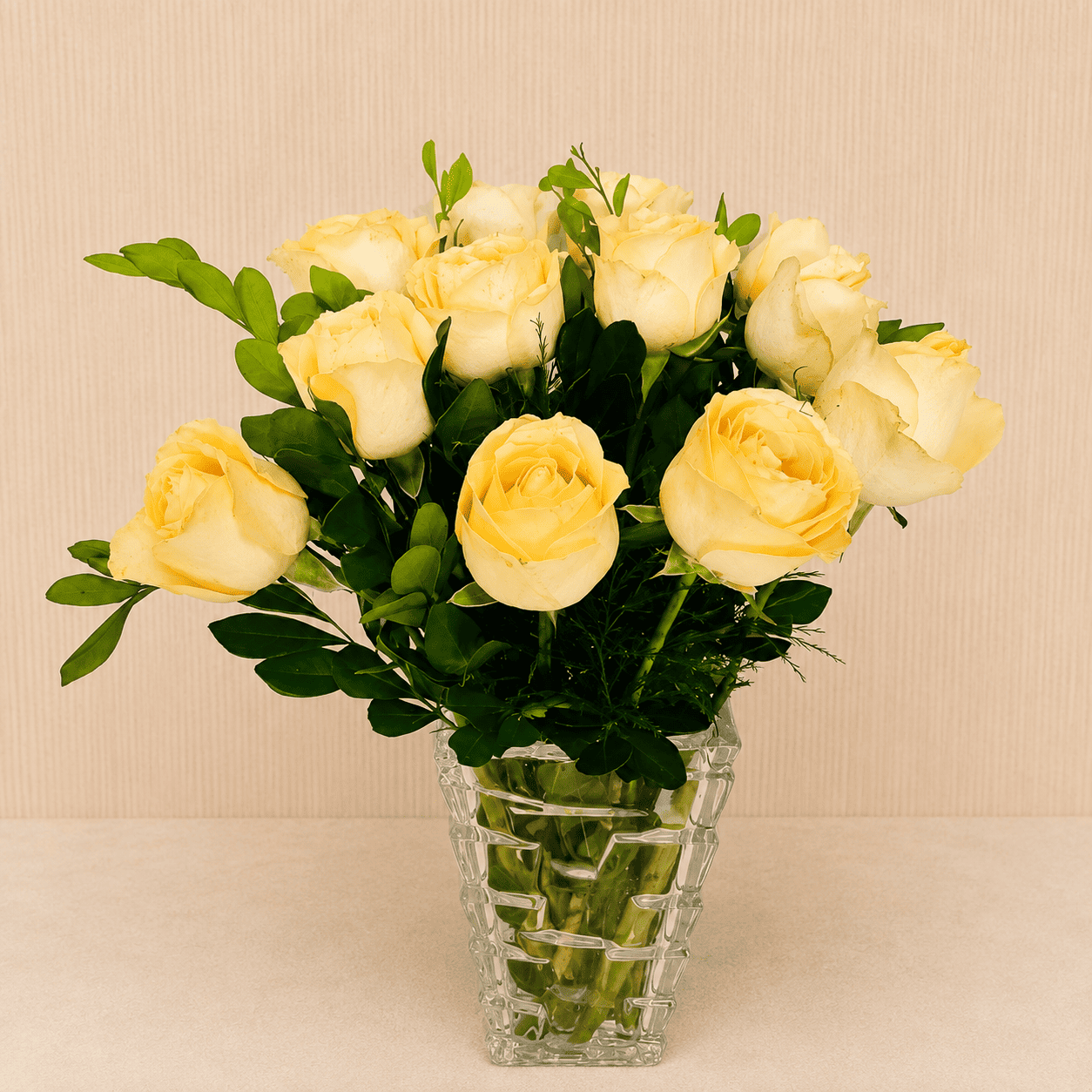 Arranjo com 16 Rosas Ch� no Vaso