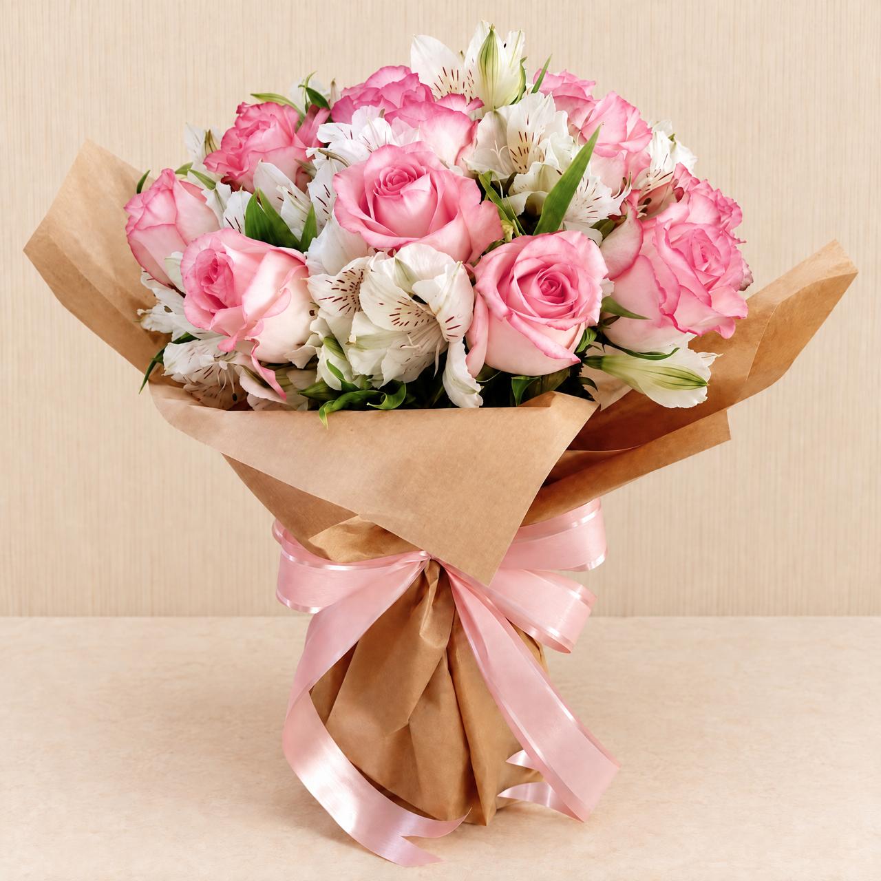 Buqu� de Rosas Rosa e Astrom�lias