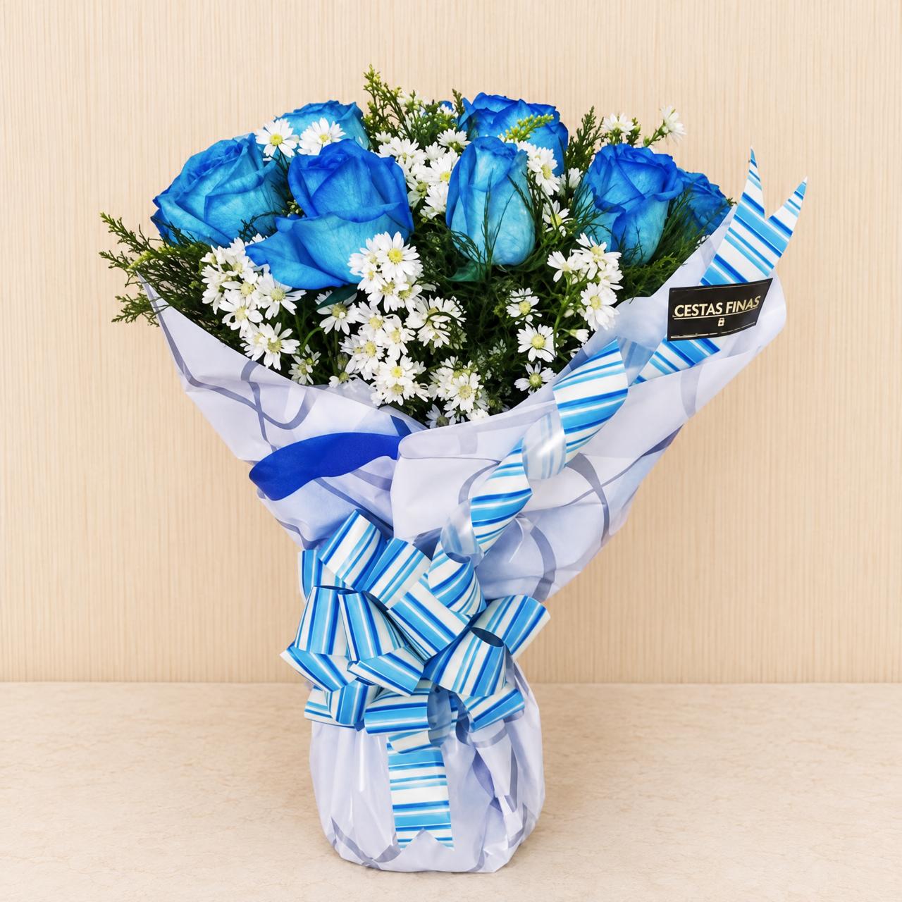 Buqu� com 12 Rosas Azul