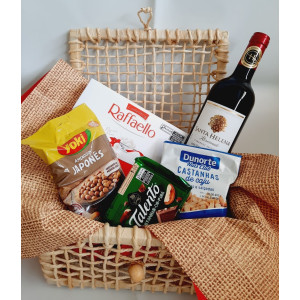 Cesta com Vinho e Guloseimas